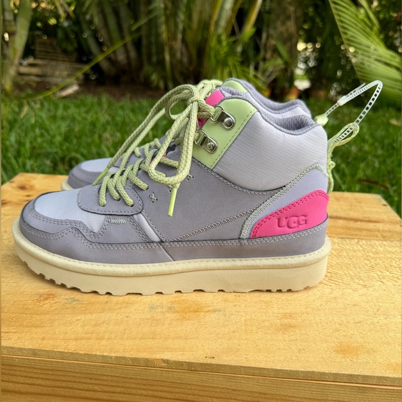 NWOB UGG®Highland High Top Heritage Hiking Boot. MSRP $120 - Picture 9 of 16